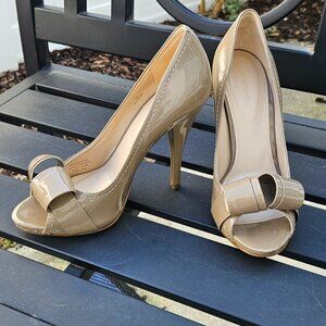 EUC Joan & David leather peep toe heels - Taupe patent leather Sz 8